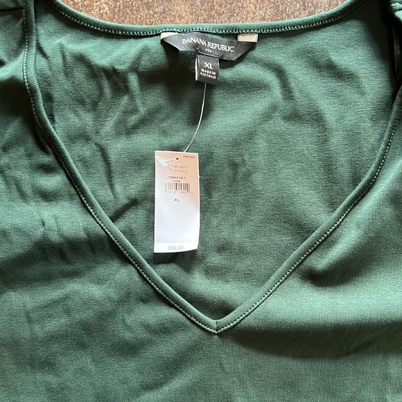 Banana Republic Green Long Sleeve Tee - Picture 1 of 5